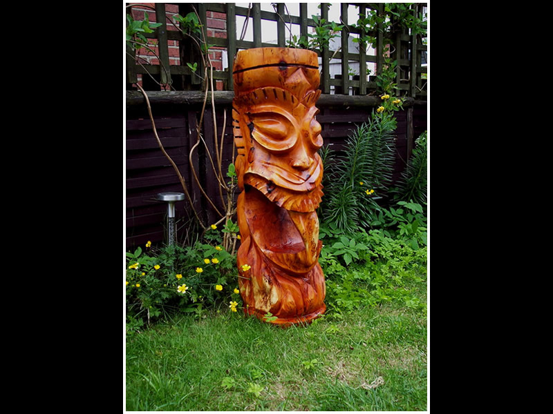 picture of tiki carving