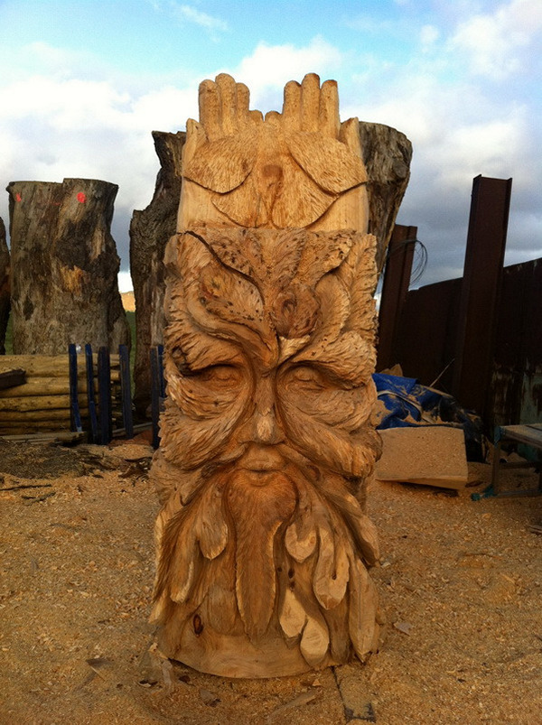 Chainsaw carving