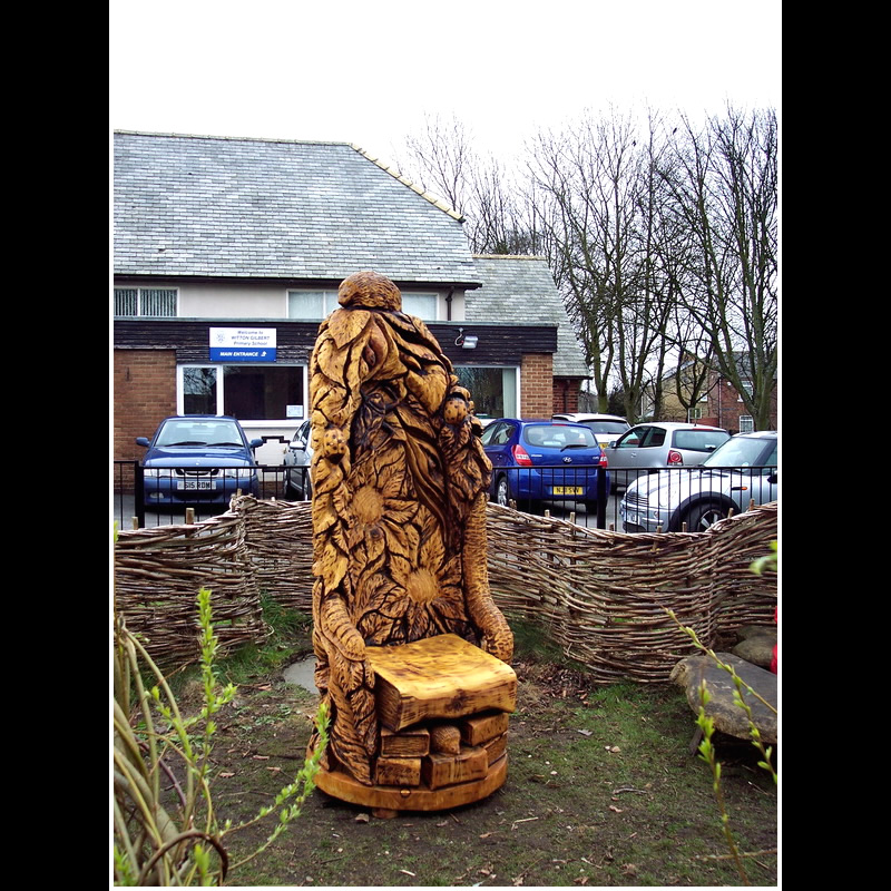 Chainsaw carving