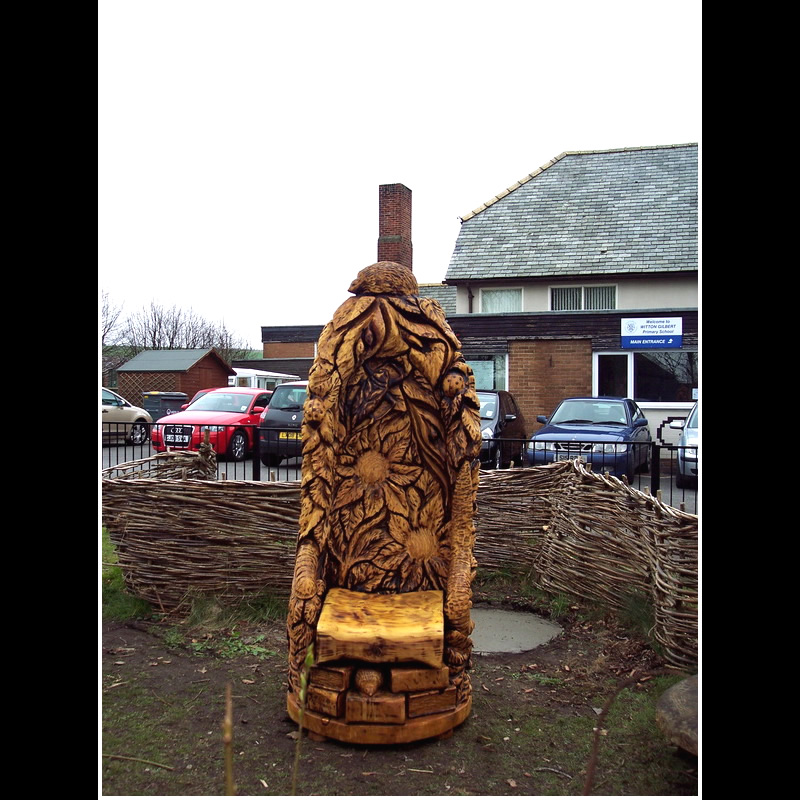 Chainsaw carving