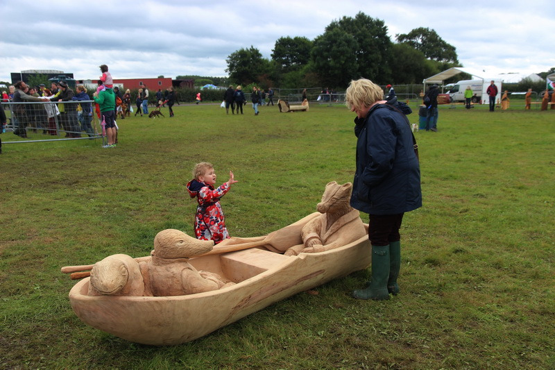 Chainsaw carving