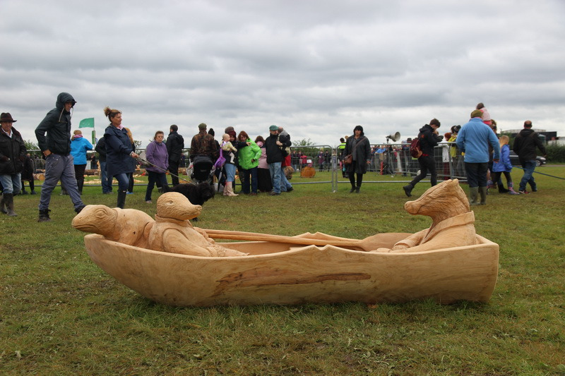 Chainsaw carving