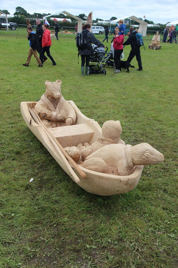 Chainsaw carving