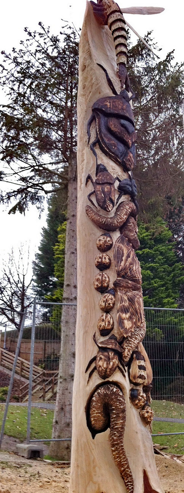 Chainsaw carving