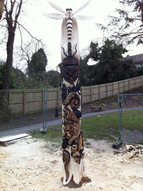 Chainsaw carving